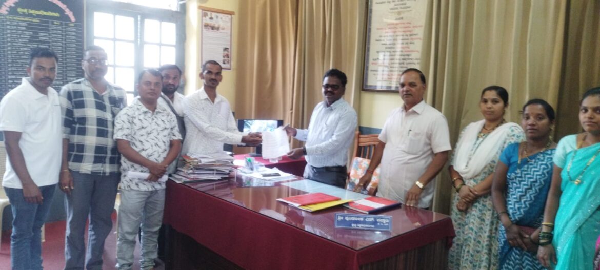 सरकारी मराठी शाळेला कायमस्वरूपी मुख्याध्यापक द्या; SDMC चे गट शिक्षणाधिकाऱ्यांना निवेदन