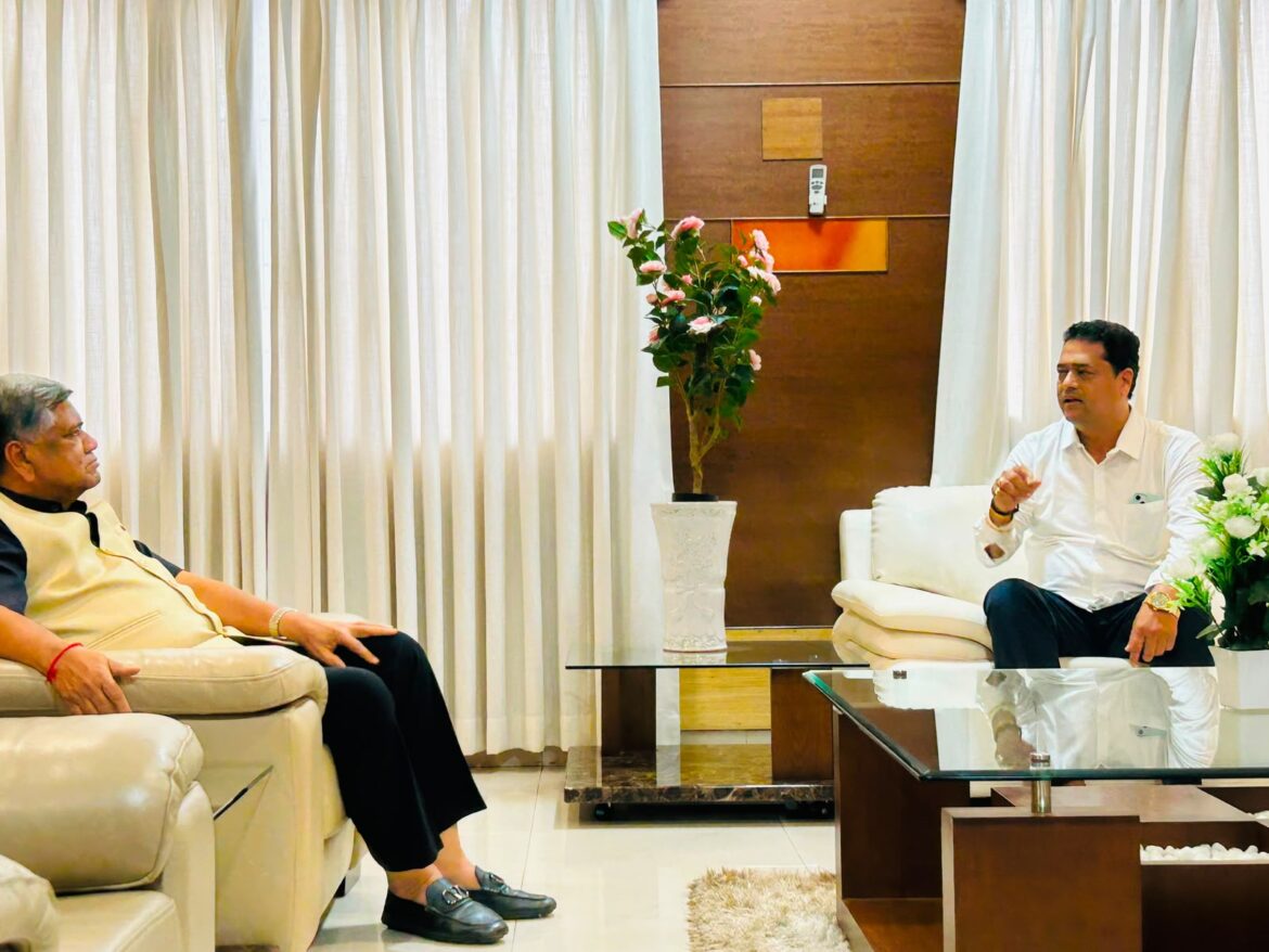 एसआयआर सर्वेक्षणातील बीएलओ व बीएलए यांच्या अडचणींबाबत किरण जाधव यांची खासदार जगदीश शेट्टर यांच्याशी चर्चा