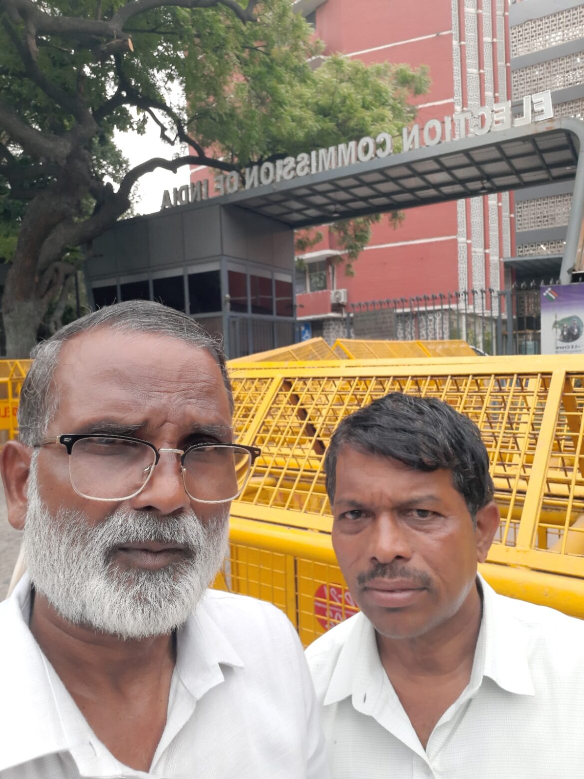 बेळगावच्या कार्यकर्त्यांनी दिल्ली गाठत निवडणूक आयोगाला दिले निवेदन; मराठीत SIR फॉर्म उपलब्ध करण्याच्या मागणीला यश