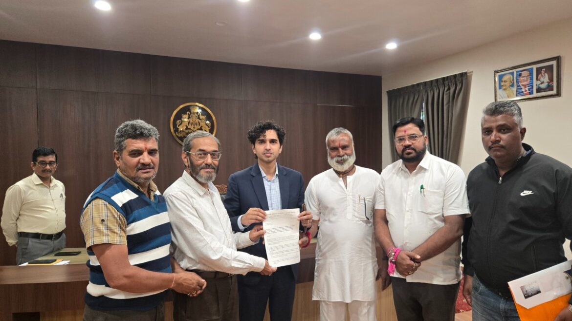 गणेशोत्सवाच्या पूर्वतयारीला तातडीने प्रारंभ करा; सामाजिक उपक्रमांवर भर द्यावा – मध्यवर्ती गणेश उत्सव महामंडळाचे जिल्हाधिकाऱ्यांना निवेदन