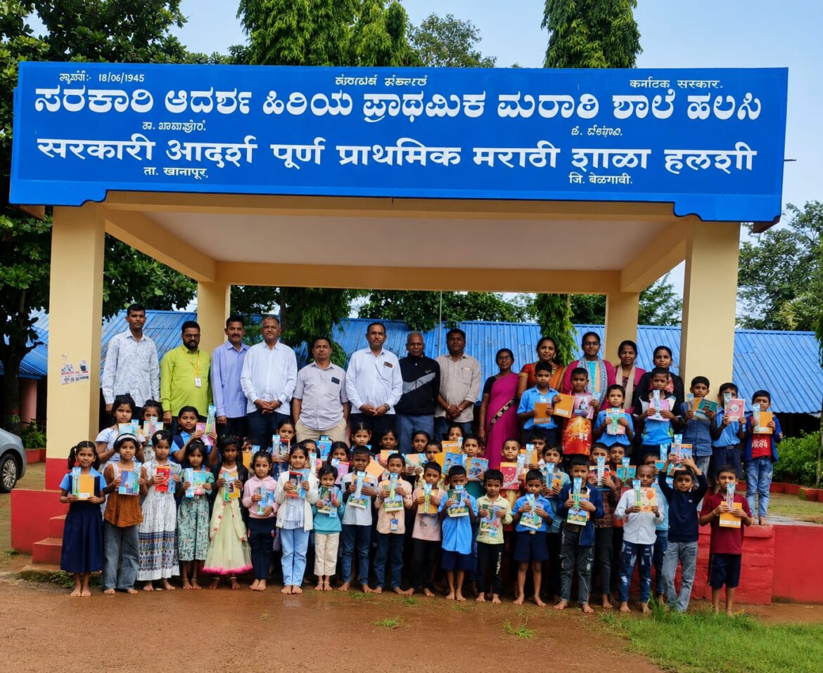 मराठी शाळा टिकविण्यासाठी सर्वांनी कटिबद्ध राहावे; महाराष्ट्र एकीकरण युवा समितीतर्फे शैक्षणिक साहित्याचे वितरण