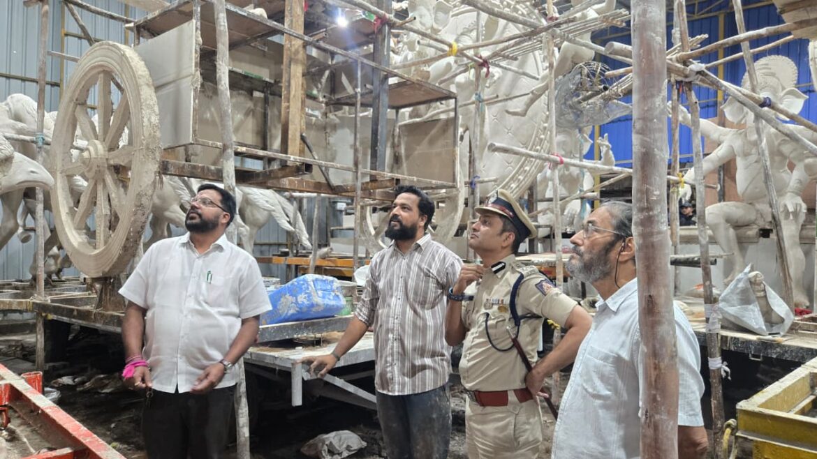 पोलीस आयुक्त भूषण गुलाबराव बोरसे यांची विविध गणेश मूर्तीशाळांना भेट; विसर्जन मिरवणूक सुरळीत करण्यासाठी दीड महिना आधीच नियोजन