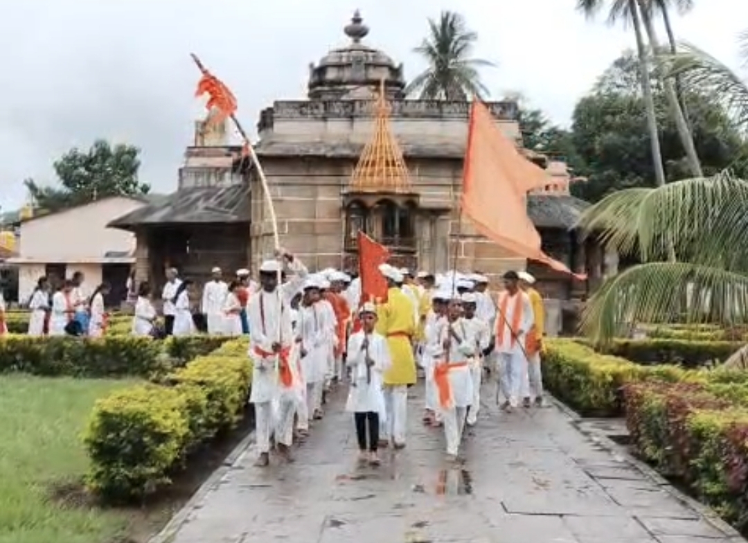 हलशी येथे श्री छत्रपती शिवाजी विद्यामंदिर हायस्कूलतर्फे भव्य दिंडी सोहळा उत्साहात संपन्न