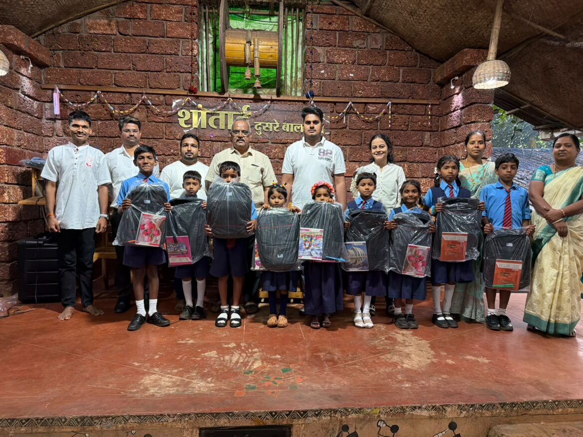 स्व. तनय हुलीहोळ यांच्या स्मृतिप्रीत्यर्थ विद्यार्थ्यांना शैक्षणिक साहित्याचे वाटप