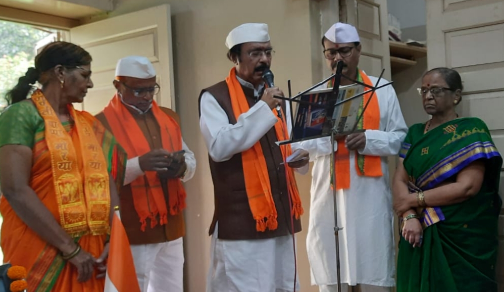 स्वातंत्र्य दिनानिमित्त ज्येष्ठ नागरिक सोसायटीत देशभक्तीपर गीतांचा कार्यक्रम