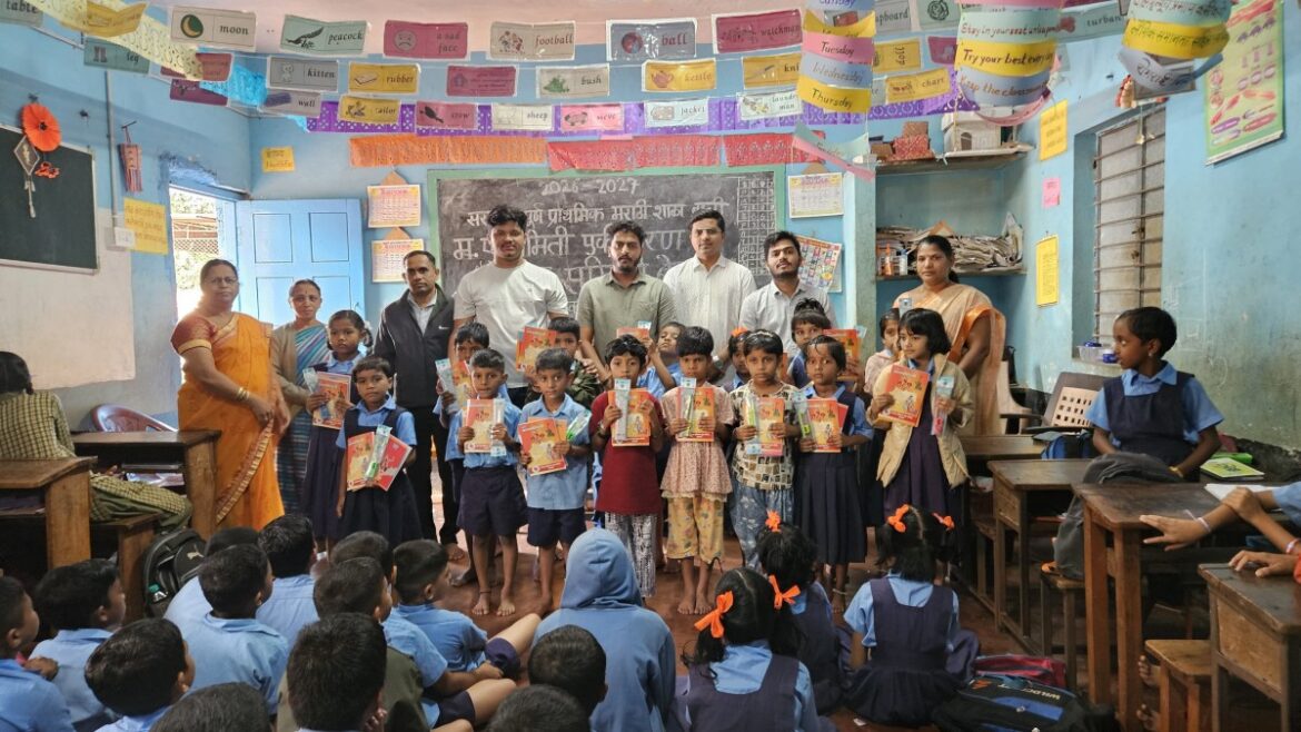 मातृभाषेतून शिक्षणाला प्रोत्साहन; विविध मराठी शाळांमध्ये शैक्षणिक साहित्याचे वाटप