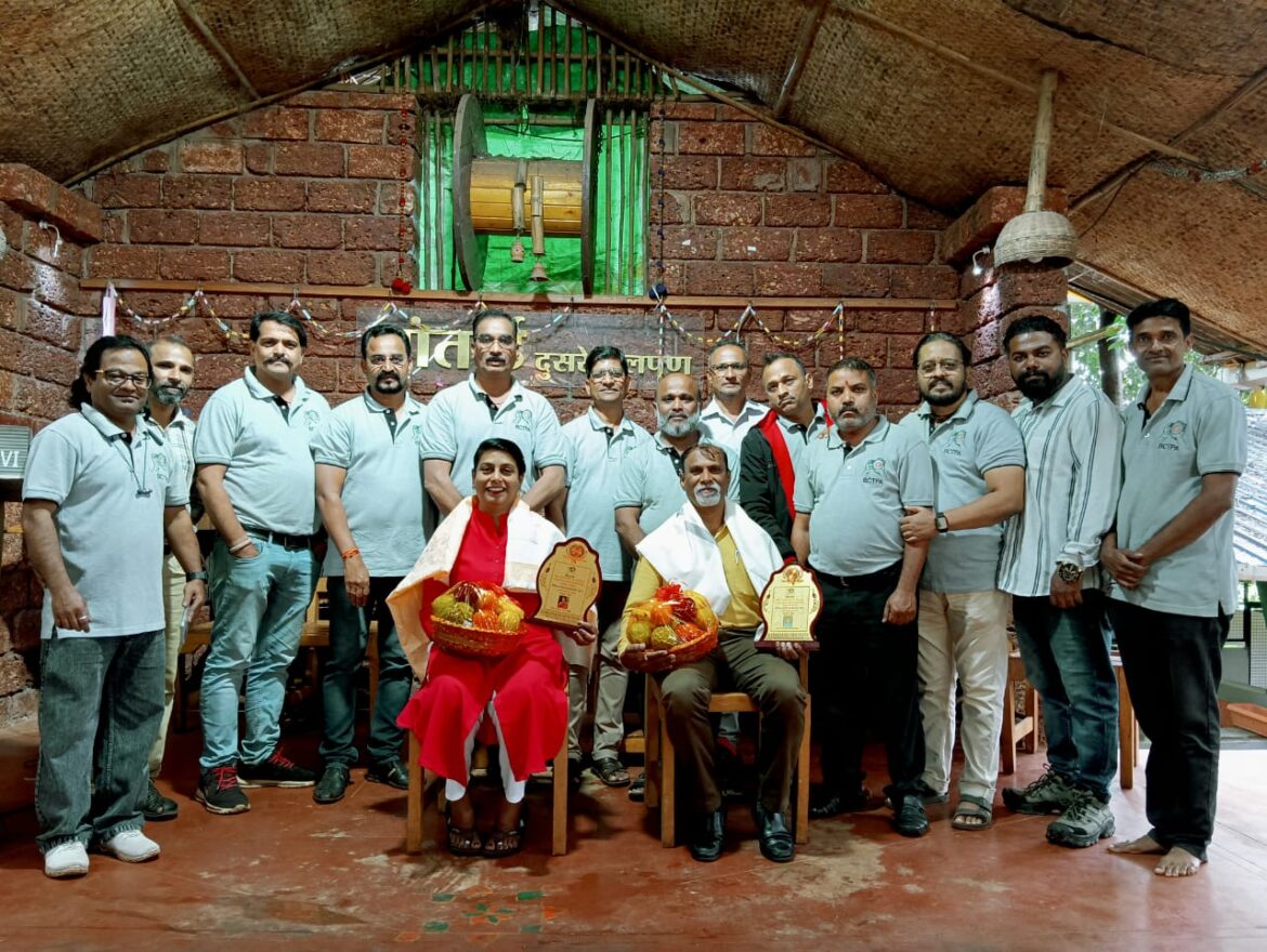 शांताई वृद्धाश्रमात सामाजिक बांधिलकी जपत ‘जागतिक छायाचित्रण दिन’ साजरा