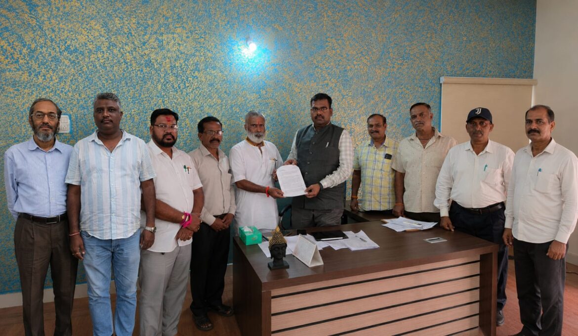एका पीआयडीवर एकच नळ जोडणी देण्याच्या अटीविरोधात मनपाकडे निवेदन