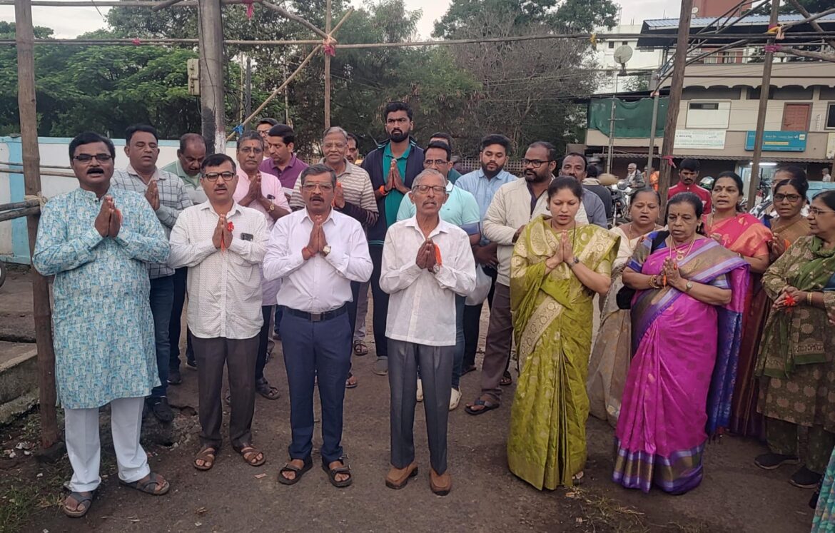 सफाई कर्मचाऱ्यांसमवेत रक्षाबंधन साजरे; सामाजिक बंधुभावाचा दिला संदेश
