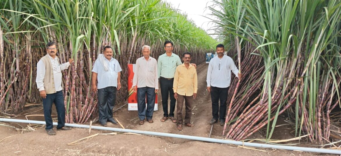 कुद्रेमानीतील शेतकऱ्यांची ‘गन्ना मास्टर ऊस जत्रेला’ भेट
