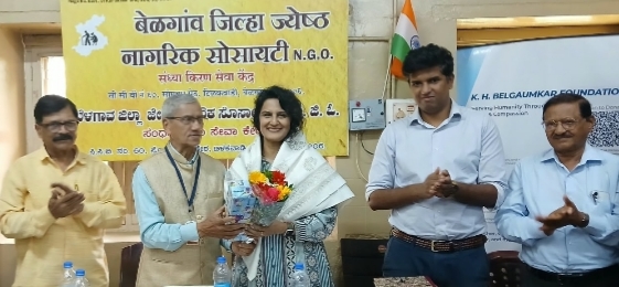 ज्येष्ठ नागरिक सोसायटीतर्फे डॉ. नीता देशपांडे यांचा सत्कार