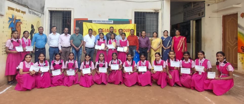 जायंट्स सप्ताहानिमित्त न्यु गर्ल्स हायस्कूलमध्ये उत्साहात भालाफेक स्पर्धा