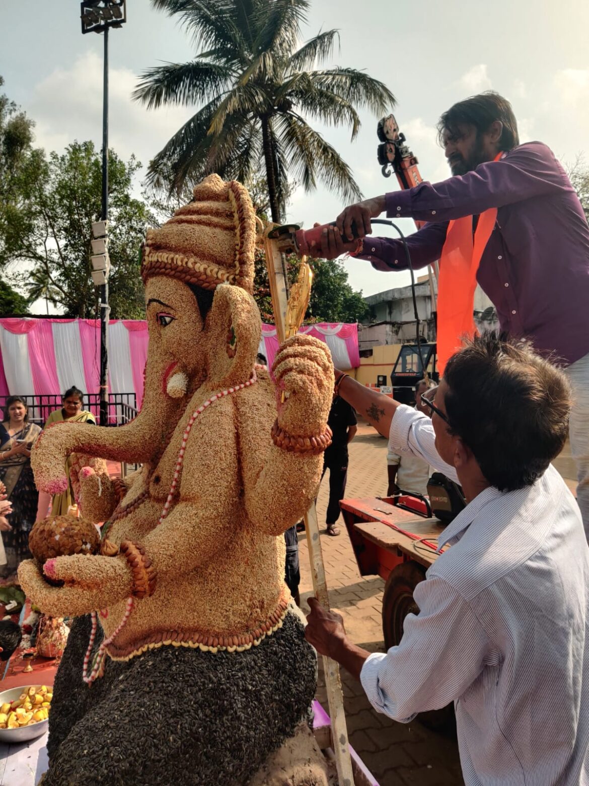 माळी गल्लीतील ‘बेळगावचा लंबोदर’ गणेशमूर्तीचे कपिलतीर्थ तलावात विसर्जन, पहिला सार्वजनिक गणपती विसर्जन झाला.