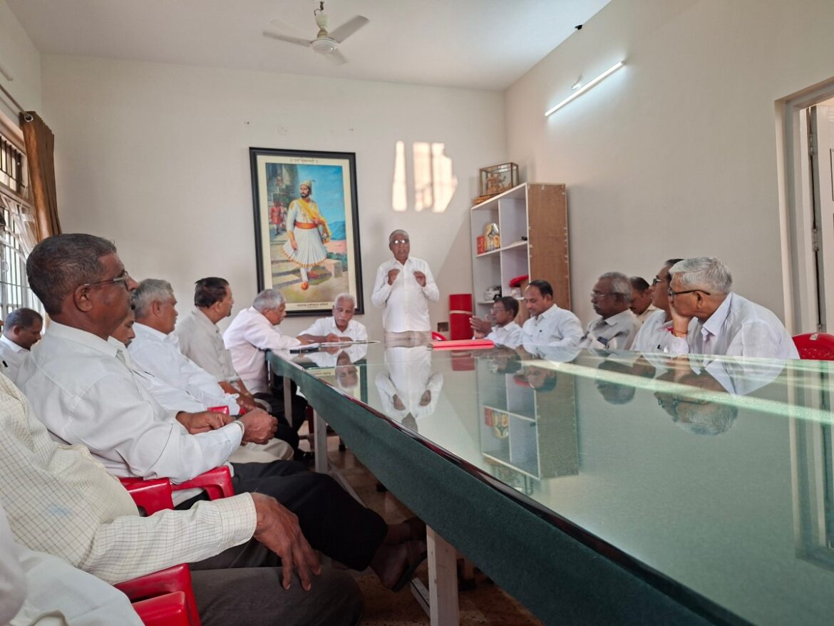 मध्यवर्ती महाराष्ट्र एकीकरण समितीच्या बैठकीत महापालिका ठरावाचा निषेध; ग्रामीण निवडणुकांसाठी एकजुटीचे आवाहन