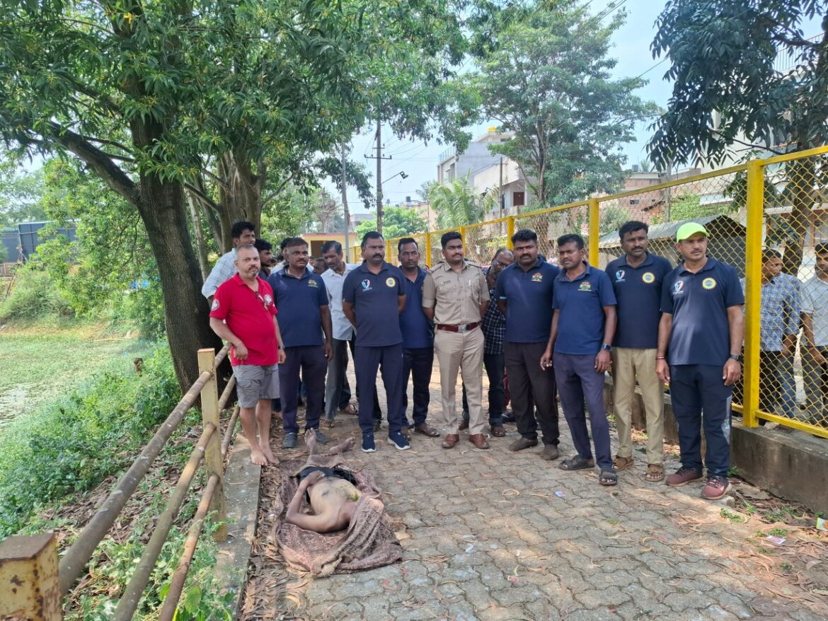 नाथ पै तलावात बुडालेल्या युवकाचा मृतदेह H.E.R.F. Rescue Team कडून बाहेर