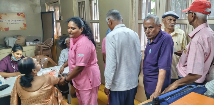 ज्येष्ठ नागरिकांसाठी मोफत आरोग्य शिबिर उत्साहात संपन्न; ५५ जणांचा सहभाग