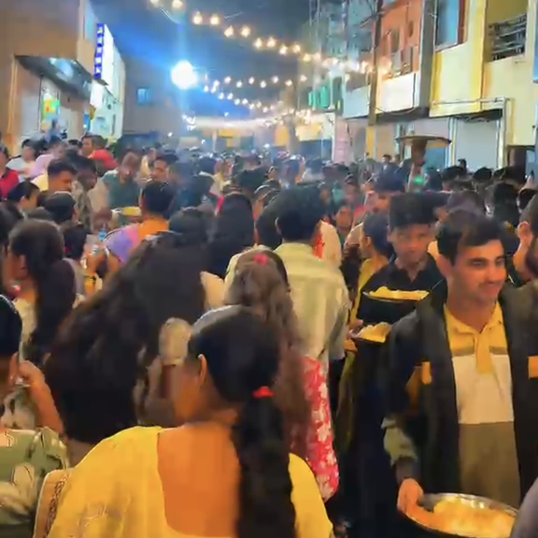 एसटीएम समर्थ नगर नवरात्रोत्सव मंडळातर्फे महाप्रसादाचे आयोजन